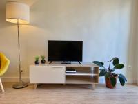 A television and/or entertainment centre at Xuloss Apartments 2