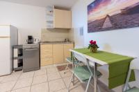 Kuchyňa alebo kuchynka v ubytovaní Apartmani Azur