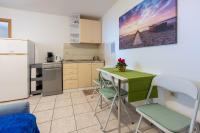 Kuchyňa alebo kuchynka v ubytovaní Apartmani Azur