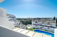 Bazén v ubytovaní ELD2- Luxury 3 Bedroom Penthouse in Nueva Andalucia alebo v jeho blízkosti