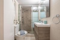 Kúpeľňa v ubytovaní Erythros Boutique Suite By Cloudkeys