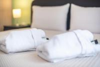 Posteľ alebo postele v izbe v ubytovaní Erythros Boutique Suite By Cloudkeys
