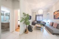 Posedenie v ubytovaní Erythros Boutique Suite By Cloudkeys