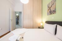 Posteľ alebo postele v izbe v ubytovaní Erythros Boutique Suite By Cloudkeys