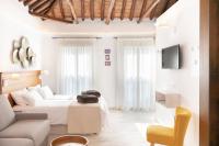 A television and/or entertainment centre at CASA AZUL - Boutique Apartments by Casa del Patio