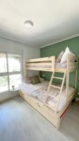 Posteľ alebo postele v izbe v ubytovaní Apartamento en 1ª línea con piscina