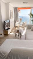 Posteľ alebo postele v izbe v ubytovaní Apartamento en 1ª línea con piscina