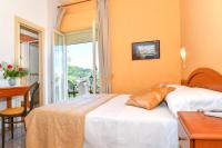 Łóżko lub łóżka w pokoju w obiekcie Hotel Villa Fernanda