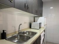 Kuchyň nebo kuchyňský kout v ubytování Urb Las Cañas Apartamento B3