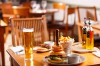 Jídlo v hotelu nebo okolí