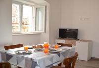 Televízia a/alebo spoločenská miestnosť v ubytovaní PK Apartments - Dubrovnik
