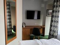 Televízia a/alebo spoločenská miestnosť v ubytovaní Garbarska 22 Aparthotel