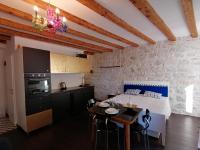 Kuchyňa alebo kuchynka v ubytovaní Glamour apartment sea view