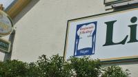 Gasthaus & Hotel Lindenkrugに飾ってある許可証、賞状、看板またはその他の書類