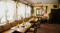 Gasthaus & Hotel Lindenkrugにあるレストランまたは飲食店