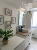 a bathroom with a sink and a mirror at Le Metz, Duplex, 2 Chambres in Le Touquet-Paris-Plage
