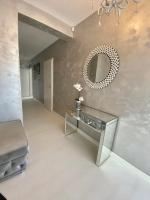 Posteľ alebo postele v izbe v ubytovaní Penthouse 2 Bedroom Designer Apartment