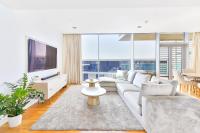 Premium 2+1 BR condo in the heart of Bluewaters Islandにあるシーティングエリア