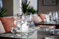 um grupo de copos de vinho sentados numa mesa em Radisson Resort Phan Thiet em Phan Thiet