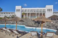 Basen w obiekcie Secrets Lanzarote Resort & Spa - Adults Only (+18) lub w pobliżu
