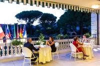 Hostia v ubytovaní Ambassador Palace Hotel