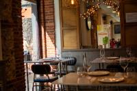 a room with tables and chairs in a restaurant at Hotel Spa QH Centro León in León
