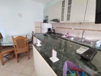 Kuchyňa alebo kuchynka v ubytovaní Two-Bedroom Apartment in Vinisce I