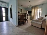 Televízia a/alebo spoločenská miestnosť v ubytovaní Two-Bedroom Apartment in Vinisce I