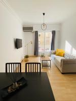Posezení v ubytování Lovely apartment in the heart of Athens