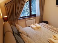 Postel nebo postele na pokoji v ubytování PinePino Borovets, aparthotel Borovets Gardens A60
