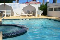 Der Swimmingpool an oder in der Nähe von South Padre Island Inn