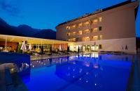 The swimming pool at or close to CASTLE PARK HOTEL