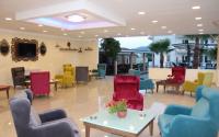 A seating area at CASTLE PARK HOTEL