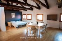 A seating area at Sole & Luna apartments