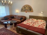 Posteľ alebo postele v izbe v ubytovaní HELENA Apartman