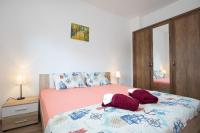 Postel nebo postele na pokoji v ubytování Apartments Jakoplić