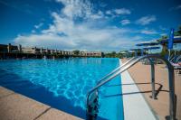 Bazén v ubytovaní Cosmopolitan Golf & Beach Resort alebo v jeho blízkosti