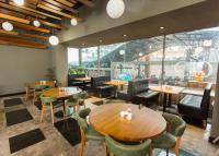 Restaurace v ubytování Accra Luxury Apartments @ Pearl