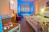Łóżko lub łóżka w pokoju w obiekcie Hotel Manthos Blue