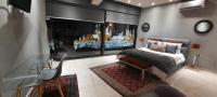Posteľ alebo postele v izbe v ubytovaní RIVER CITY Studio