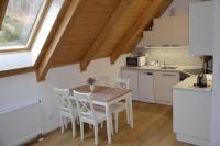Kuchyň nebo kuchyňský kout v ubytování Apartmány u vlčích jam