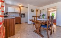 Kuchyňa alebo kuchynka v ubytovaní Apartment Melanie