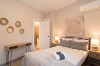 Posteľ alebo postele v izbe v ubytovaní Athens Terrace 360°