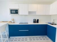 A kitchen or kitchenette at Apartamento Brumar2 Corralejo
