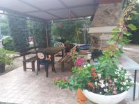 Vonkajšia záhrada v ubytovaní Apartments Rale