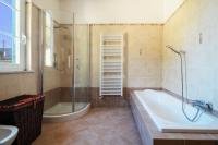 A bathroom at Villa Le Macine
