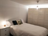 A bed or beds in a room at Iturri Apartment Old Town