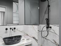 Kúpeľňa v ubytovaní Athens City View Urban Suites