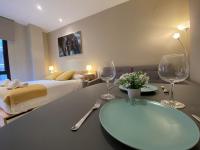 A bed or beds in a room at Premium Center Alameda