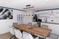 KRACHER Familienapartment Landhaus No 4 - inklusive Poolにあるキッチンまたは簡易キッチン